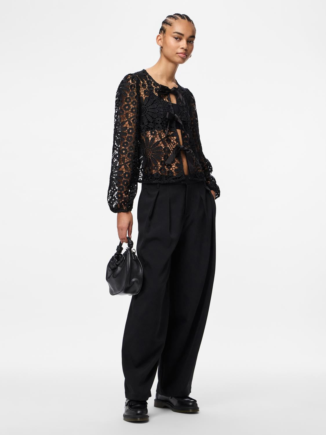 model_shot-front_full